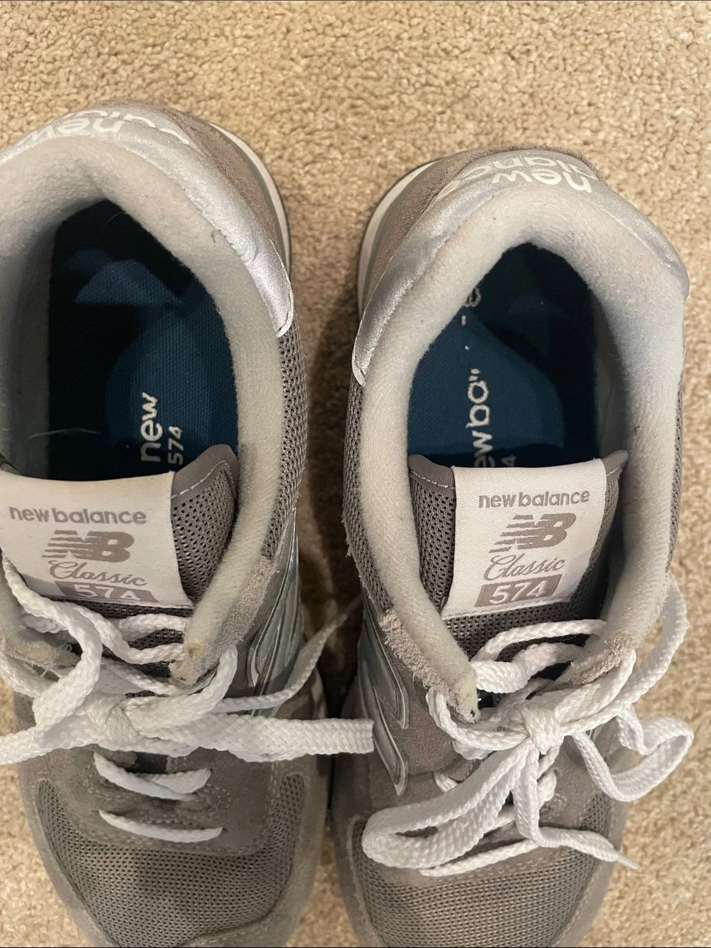 Men’s classic New Balance 574 in gray with white, size 8, barely worn